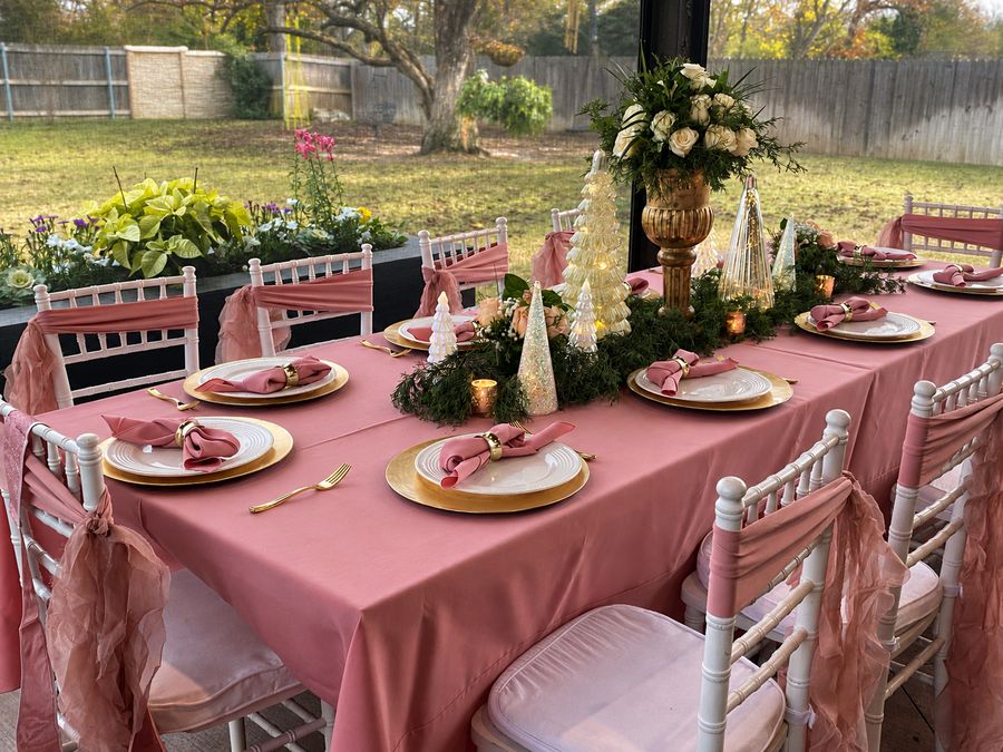 Pink Christmas table